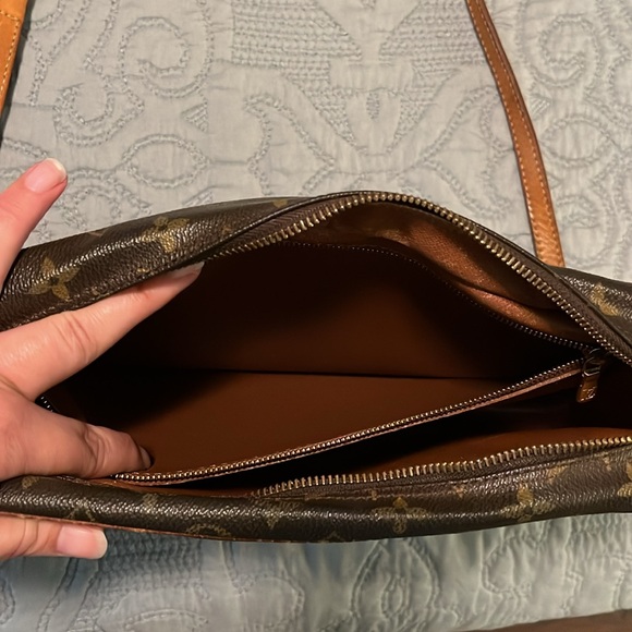 Louis Vuitton Monogram Leather Vintage Camera Bag - Picture 12 of 12